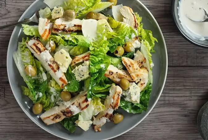 Tavuklu Sezar Salata